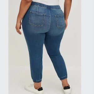 Torrid Jogger Jeans- Knit Denim Light Wash Size 2